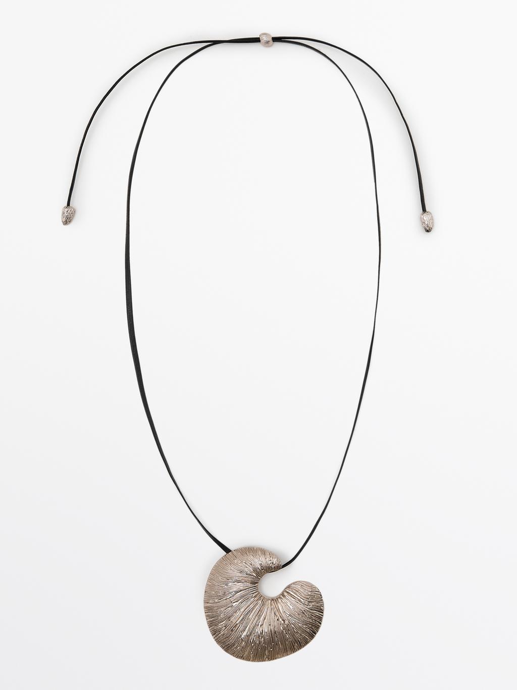 Necklace with fossil piece pendant