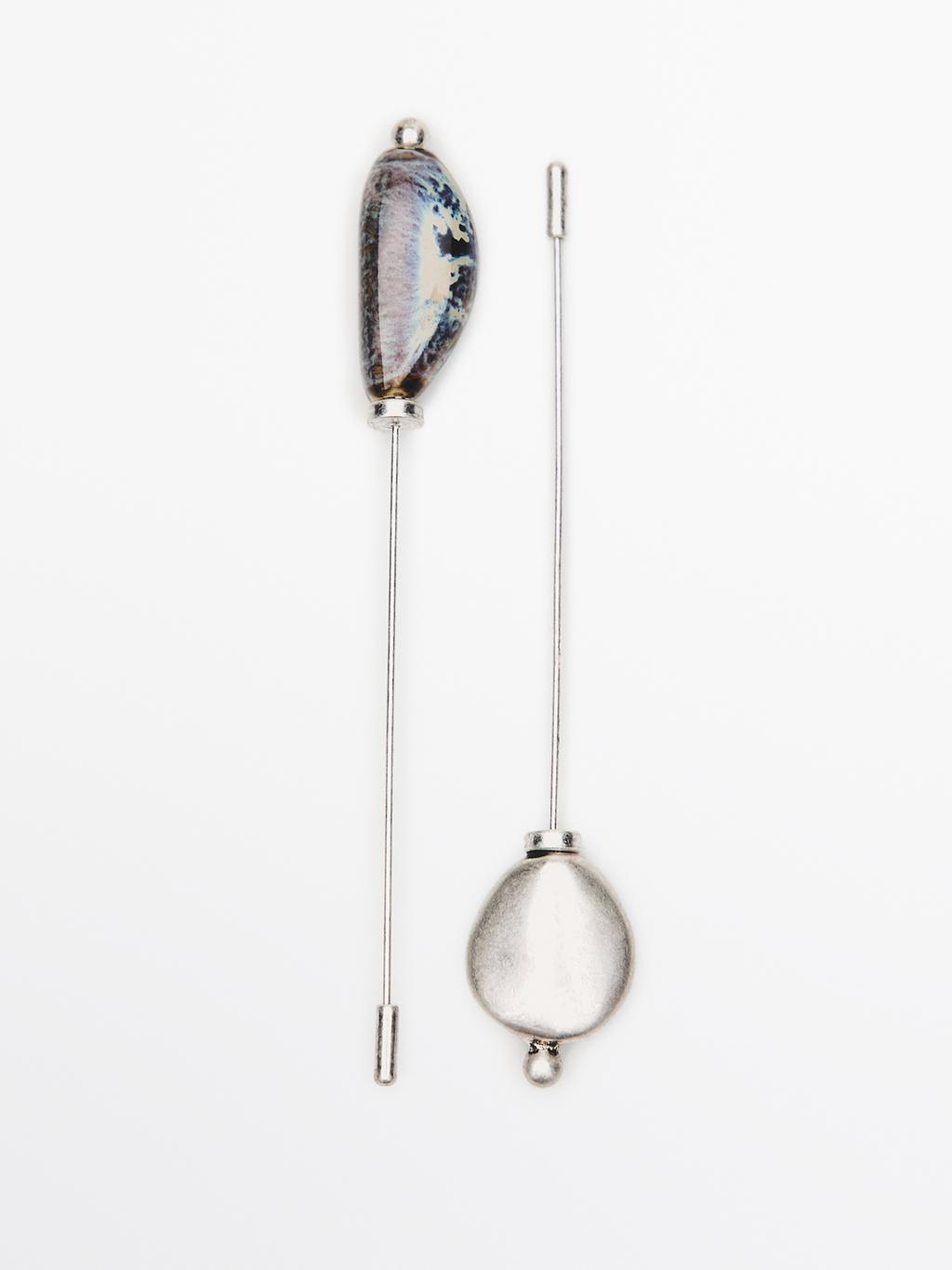 Brooch with ceramic leaf piece